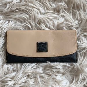 Dooney and Bourke wallet